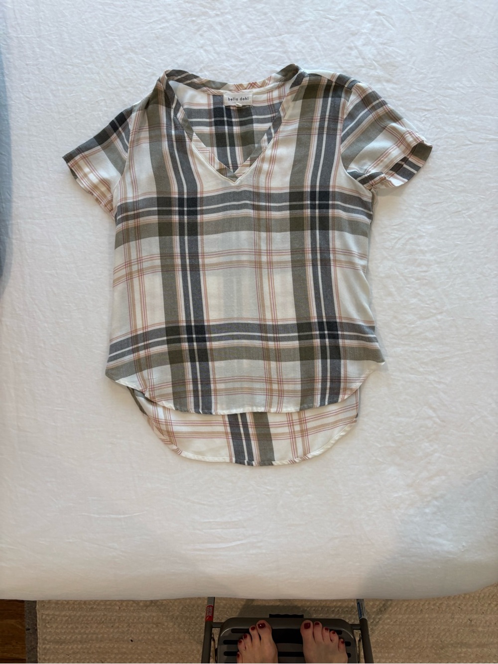 Bella Dahl V-Neck Short Sleeve Top in Green and Cream Plaid